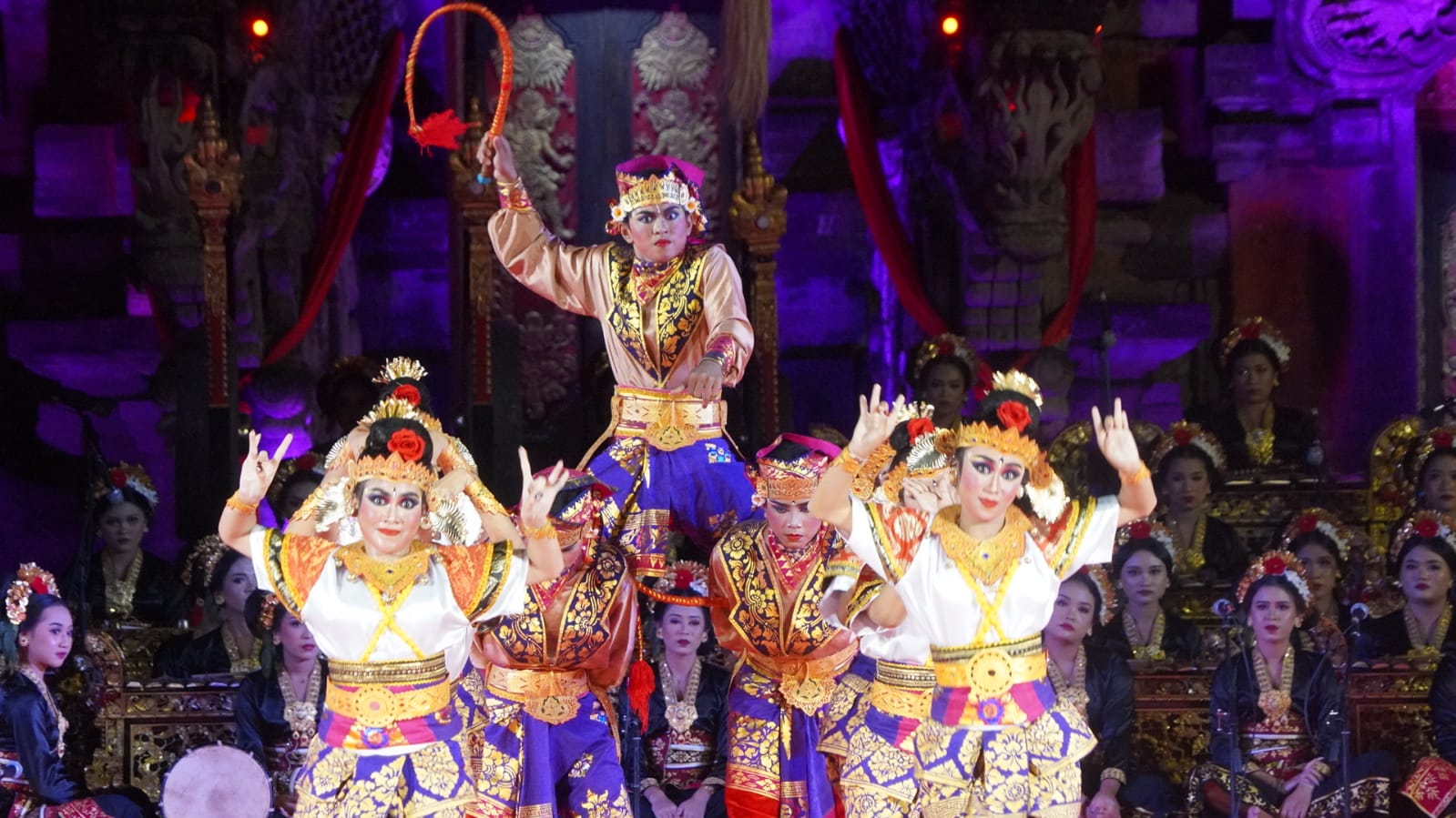 Gong Kebyar Wanita Tegal Cangkring Tampilkan Tari Kreasi Sandyagita Ngepehayuning Pramana