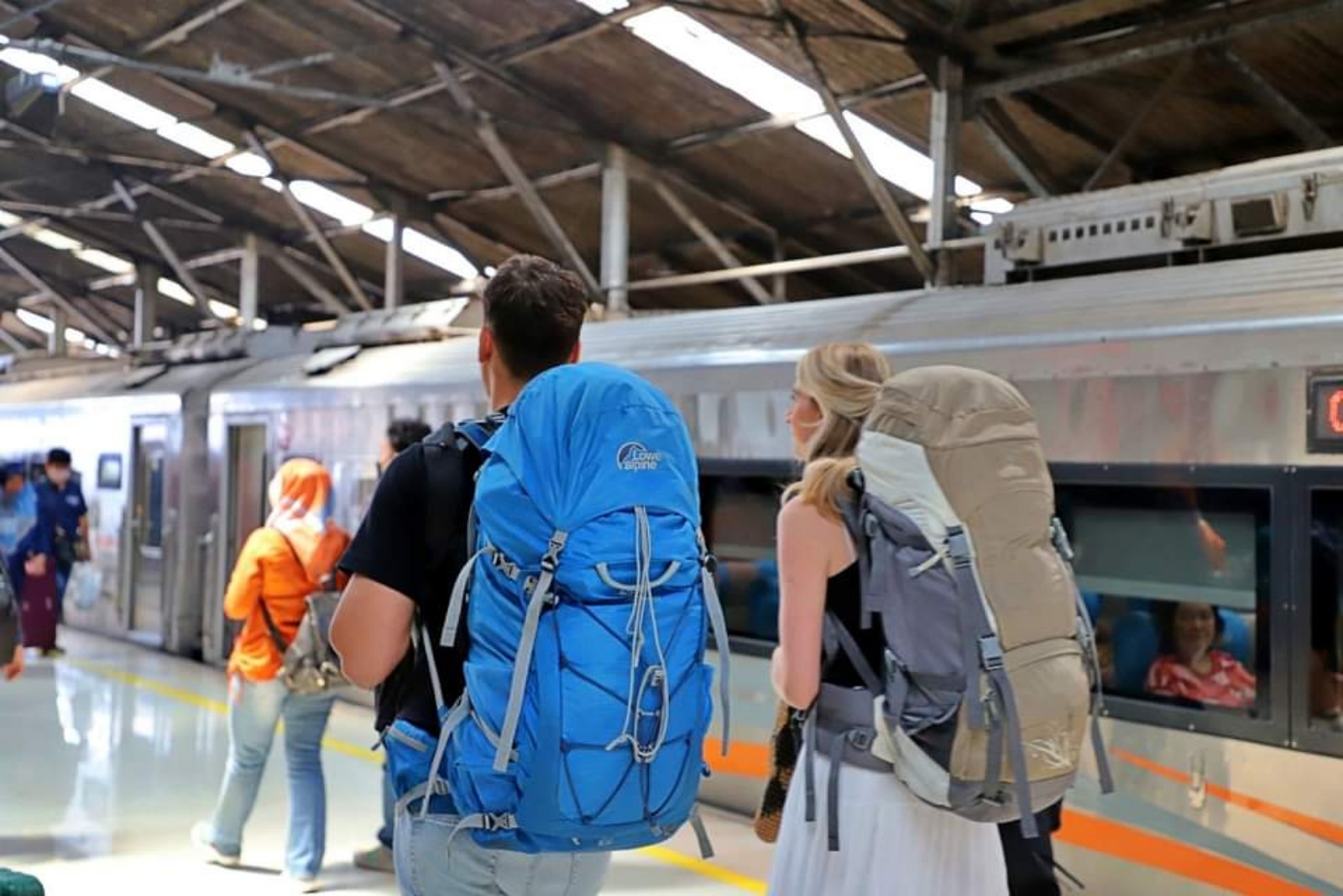 Kereta Ekonomi New Generation Versi Modifikasi Hadir di KA Blambangan Ekspres