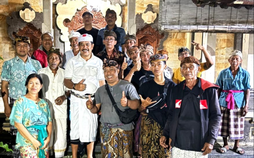 DUKUNGAN : masyarakat Banjar Takmung, Desa Takmung, Klungkung sampaikan dukungan untuk pasangan ASTA GUNA