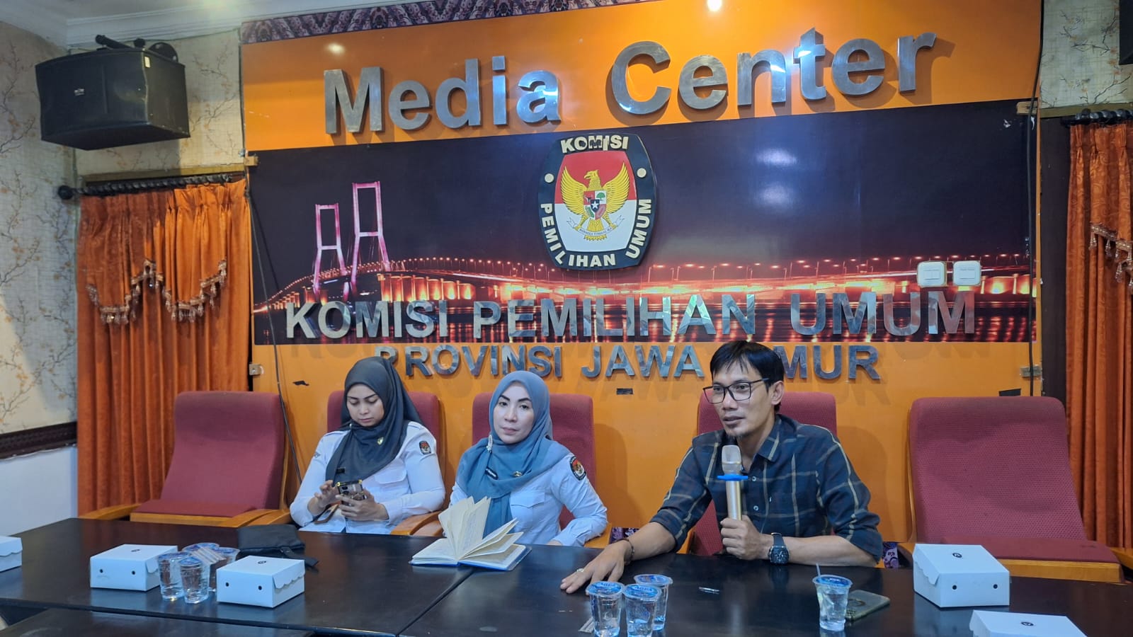 Audiensi ke KPU Jatim, BEM Unipra Siap Bantu Sosialisasikan Pilkada 2024