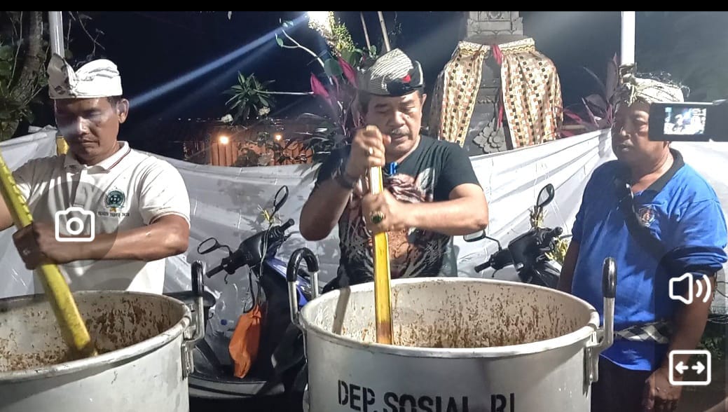 Minyak Pengobatan Jro Made Kasta Tarik Minat Tokoh Spiritual dari Berbagai Desa