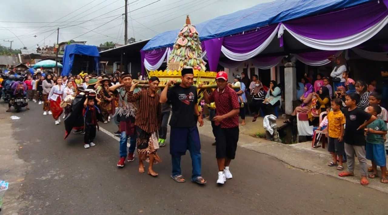 Warga Gondang Senduro Kabupaten Lumajang Gelar Sedekah Dusun