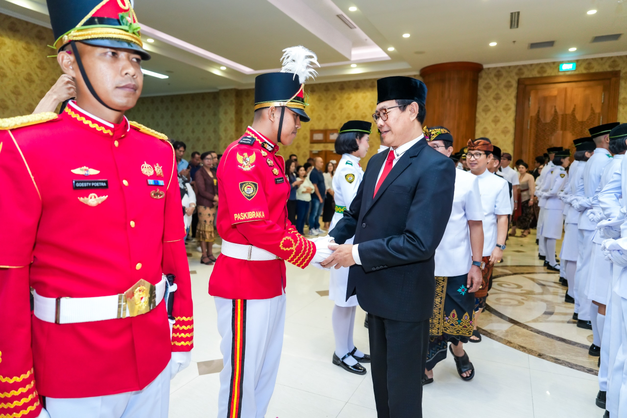 Wakil Bupati Badung, I Ketut Suiasa, Kukuhkan Paskibraka 2024