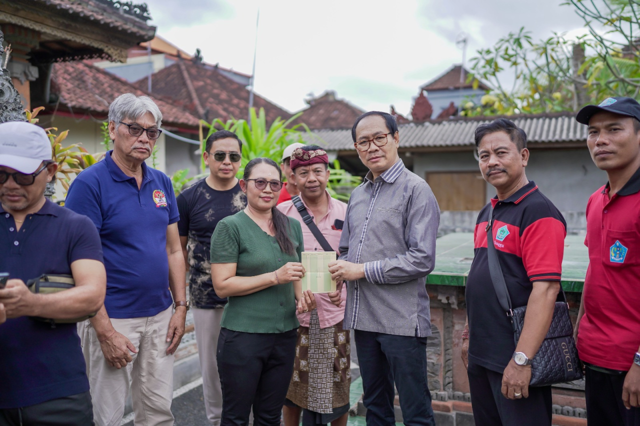 I Ketut Suiasa, Kembali Tunjukkan Kepedulian Sosial, Serahkan Bantuan Rp 571 Juta untuk Pembangunan Terdampak Bencana