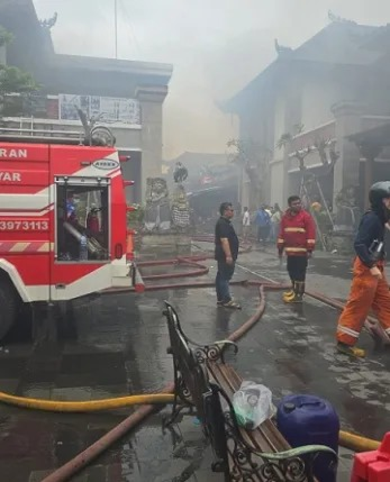 Kebakaran Hebat Melanda Pasar Seni Ubud Saat Perayaan HUT RI, 21 Unit Damkar Diterjunkan