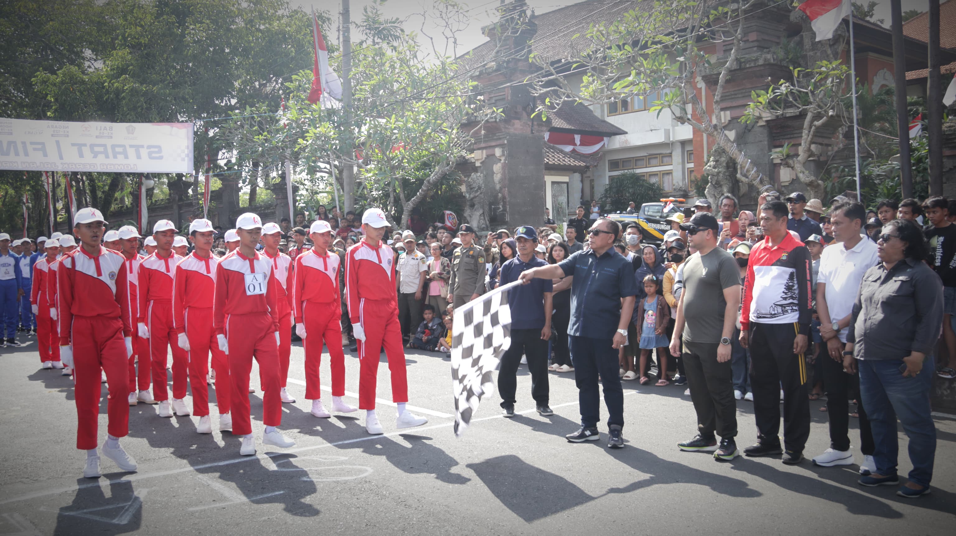 Lomba Gerak Jalan Kreasi Semarakkan Hut RI ke 79 dan HUT Kota Negara ke - 129