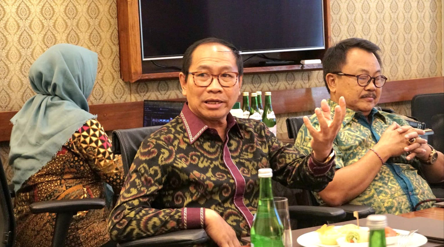 I Ketut Suiasa Tekankan Pentingnya Solusi Tuntas dan Pro Lingkungan dalam Rapat Pembahasan TPA Suwung