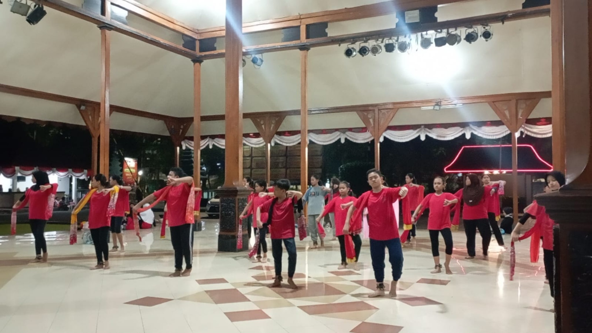 Tim PKM-RSH Unitomo Raih Pendanaan Penelitian Ekowisata Tari Remo Gagrak Anyar