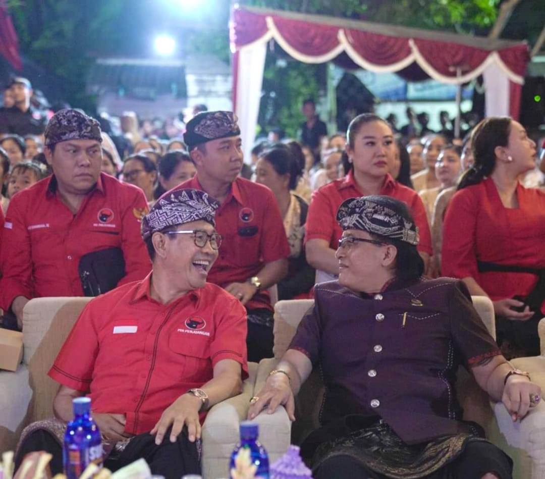 Drs. I Ketut Suiasa, SH, Wakil Bupati Badung, (Kiri) Bersama Bupati Badung Giri Prasta