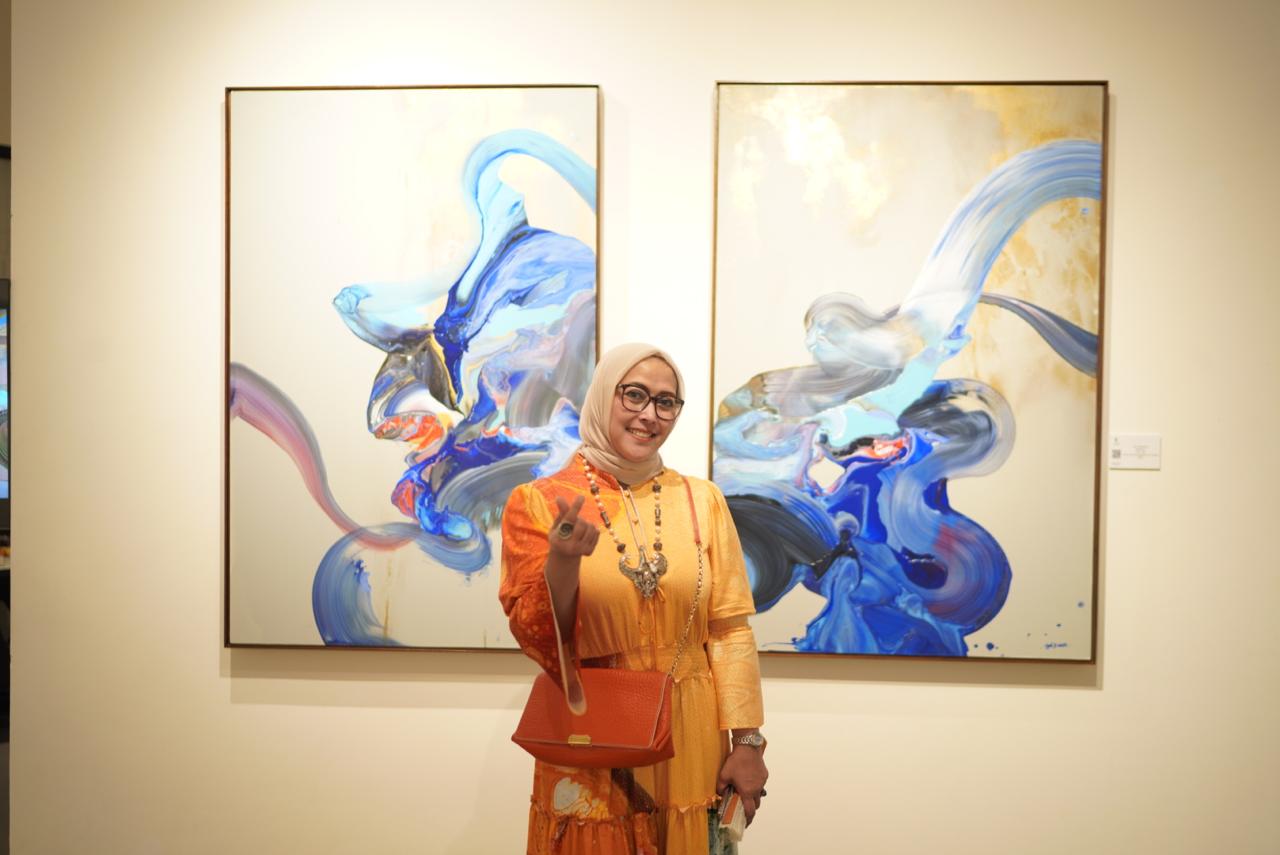 Seniman Yeni Fatmawati menggelar pameran lukisan tunggal ke-4 yang bertajuk “Merengkuh Kuasa Hidup” dengan menghadirkan sebanyak 25 lukisan.