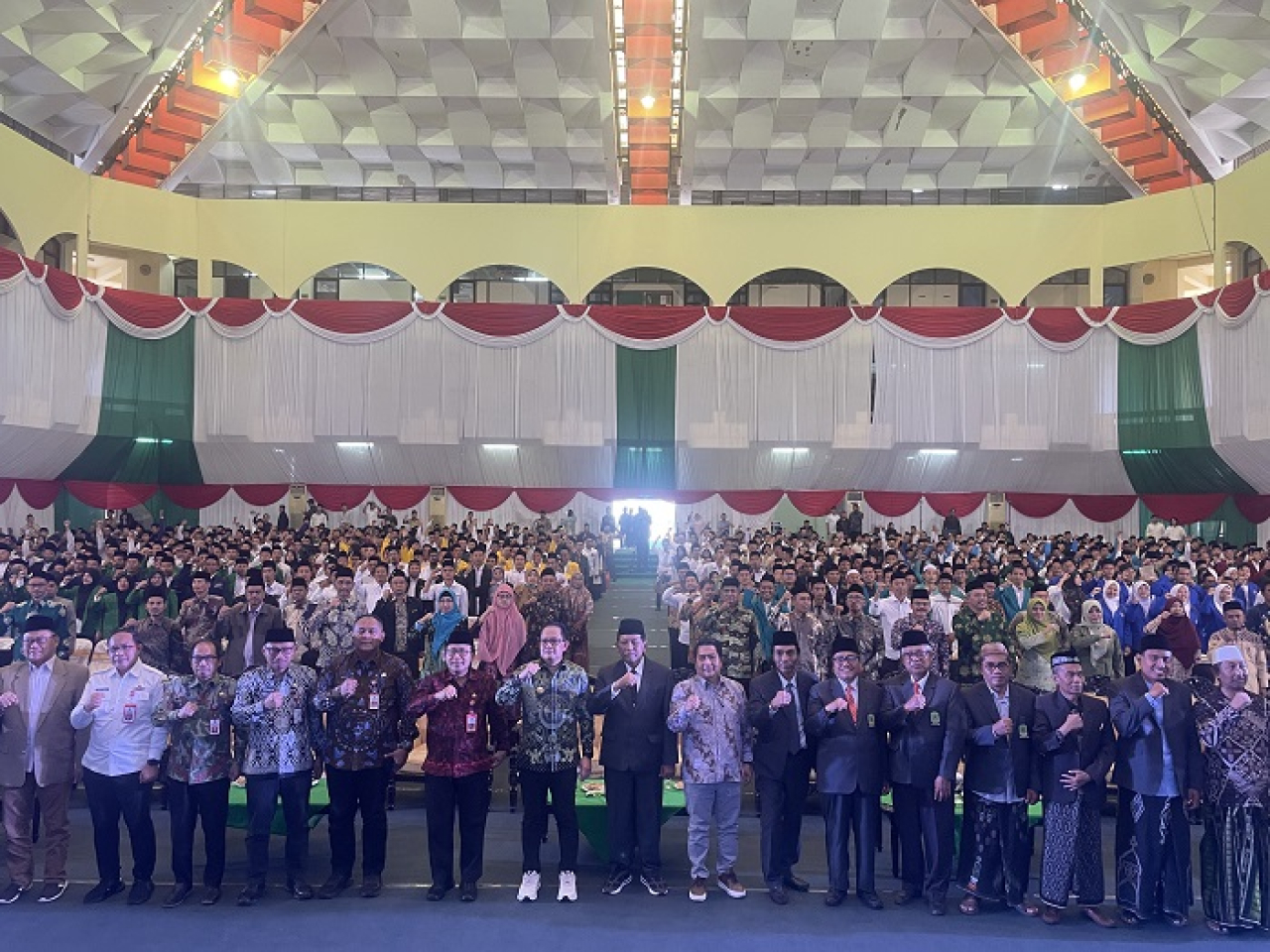 "Kuliah Umum" program S1, S2, S3 Perguruan Tinggi Keagamaan Islam (PTKI), S2 Ma’had Aly dan S1 Universitas Al-Azhar Kairo Mesirpenerima beasiswa Pemerintah Provinsi Jawa Timur Tahun 2024,di Gedung Islamic Center Jawa Timur, Surabaya(4/9/2024).