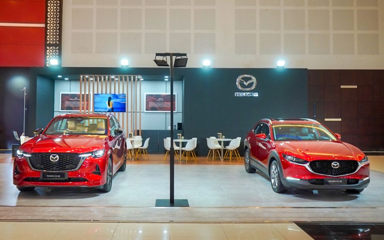 Mazda Cetak Penjualan Rp 41,4 Miliar dan Raih Penghargaan SUV Terbaik di GIIAS Surabaya