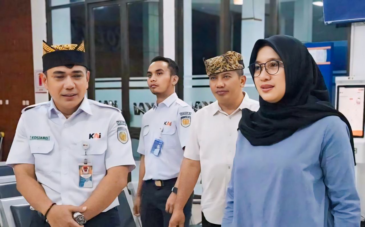Ipuk Fiestiandani Sambut Kembalinya KA Mutiara Timur di Rute Banyuwangi Surabaya