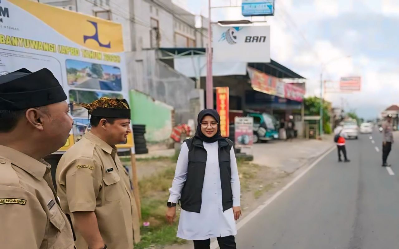 Bupati Banyuwangi Ipuk Fiestiandani Tinjau Pembangunan Jalan di Kecamatan Bangorejo