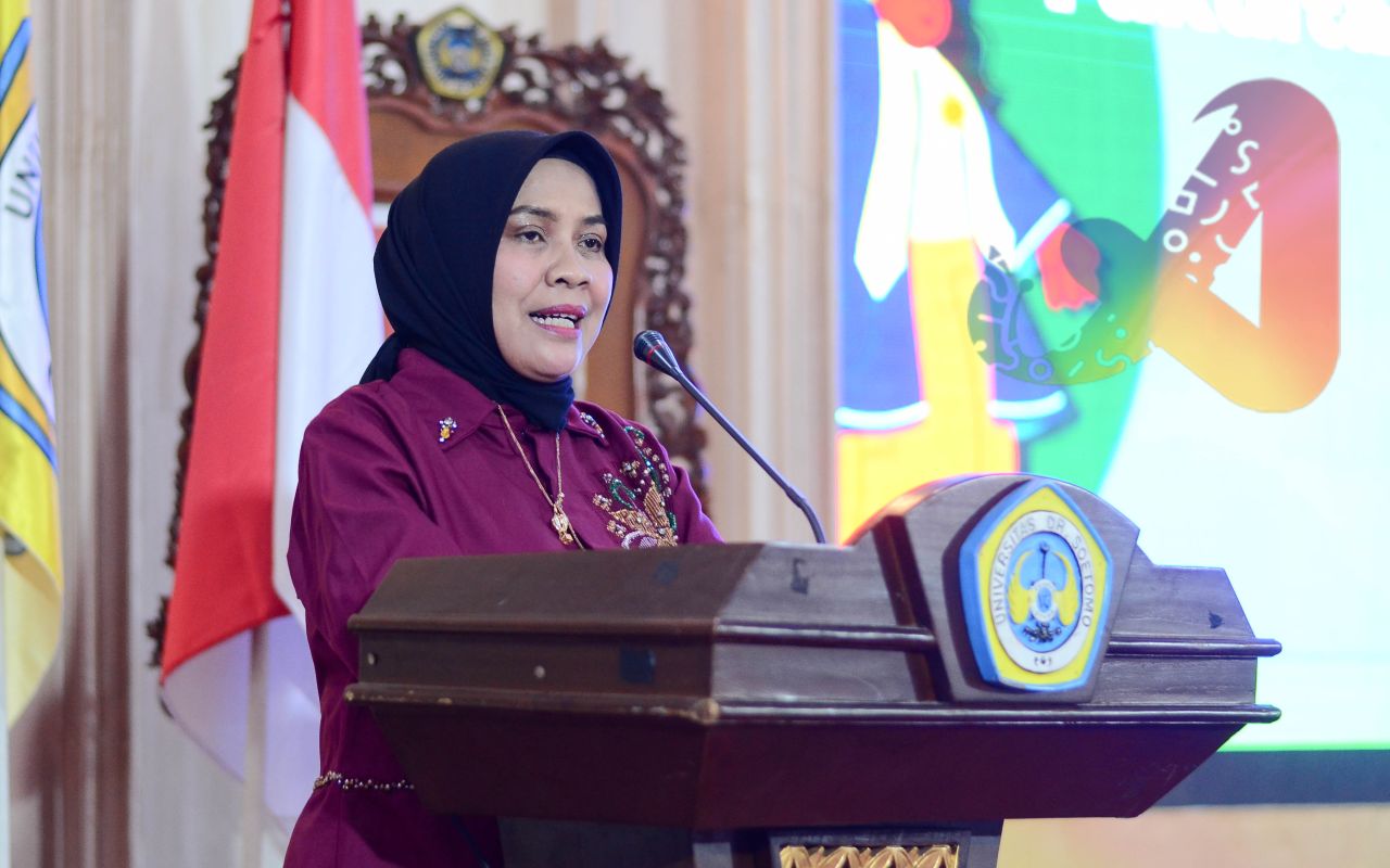 Yudisium FKIP Unitomo, Prof. Siti Marwiyah Sebut Peradaban Manusia Lahir dari Tangan Seorang Guru