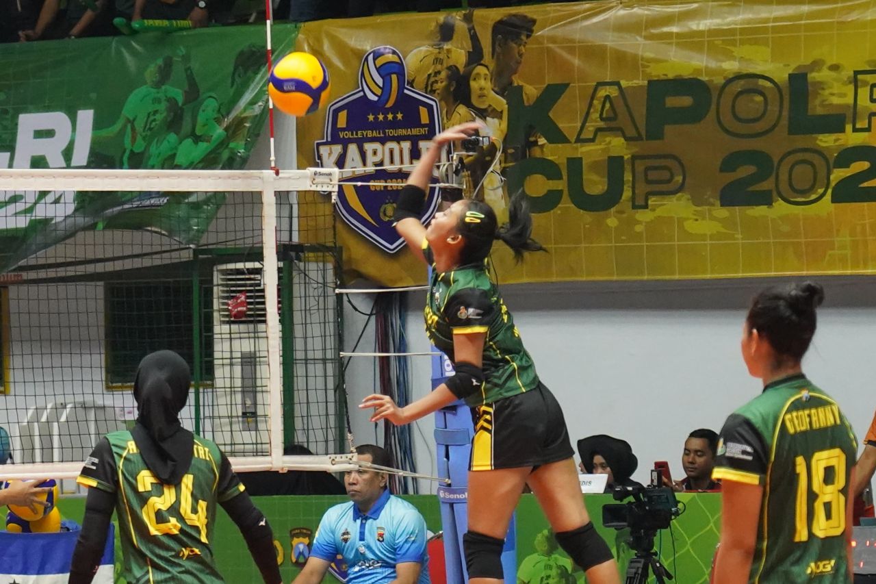 Pangdam V Brawijaya Hadiri Pembukaan Turnamen Bola Voli Piala Kapolri 2024 di Gresik