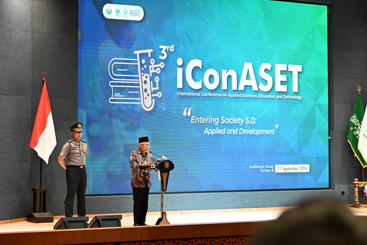 Wapres RI, KH Ma'ruf Amin saat memberikan pidato kunci pada International Conference on Applied Sciences, Education, and Technology (iConASET) di Kampus B Universitas Nahdlatul Ulama Surabaya (Unusa), Jl. Raya Jemursari, Surabaya, Jawa Timur, Rabu (11/09/