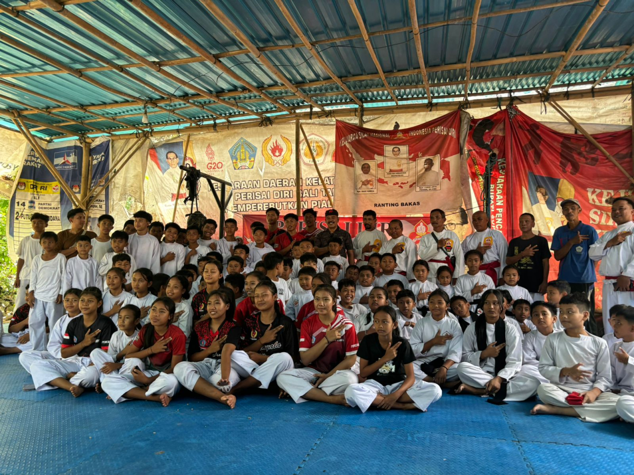 Beri Dukungan dan Motivasi Gerasi Muda, I Made Kasta Hadiri Acara di Padepokan Prisae, Desa Bakas