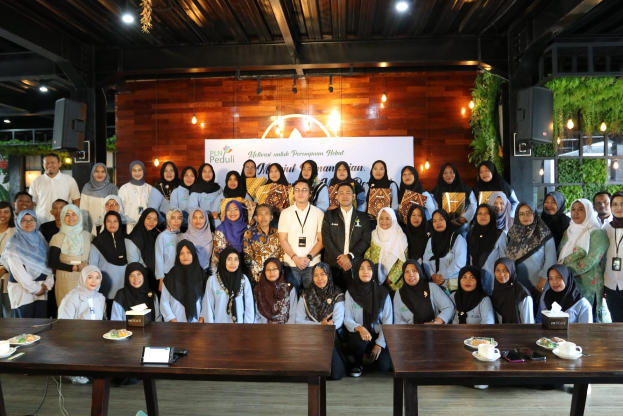 PLN Unit Pusat Pengatur Beban (UP2B) Jawa Timur sukses menutup Program Tanggung Jawab Sosial dan Lingkungan (TJSL) 2024 bertema "Upskilling Keterampilan Khusus Bagi Usia Dewasa di Sidoarjo"