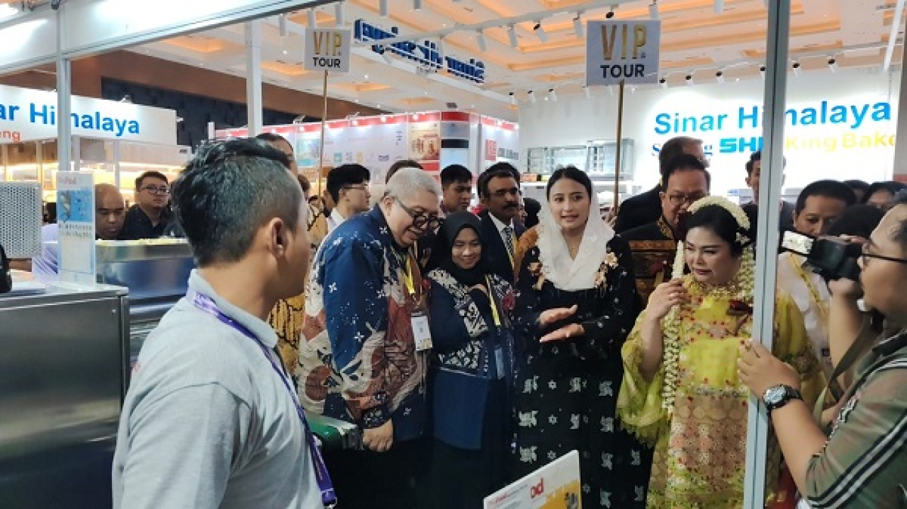 Wakil Menteri Perdagangan Republik Indonesia, Dyah Roro Esti, secara resmi membuka SIAL Interfood 2024, pameran makanan dan minuman terbesar di Asia Tenggara, yang digelar di Hall D2, JIExpo Kemayoran, Jakarta.