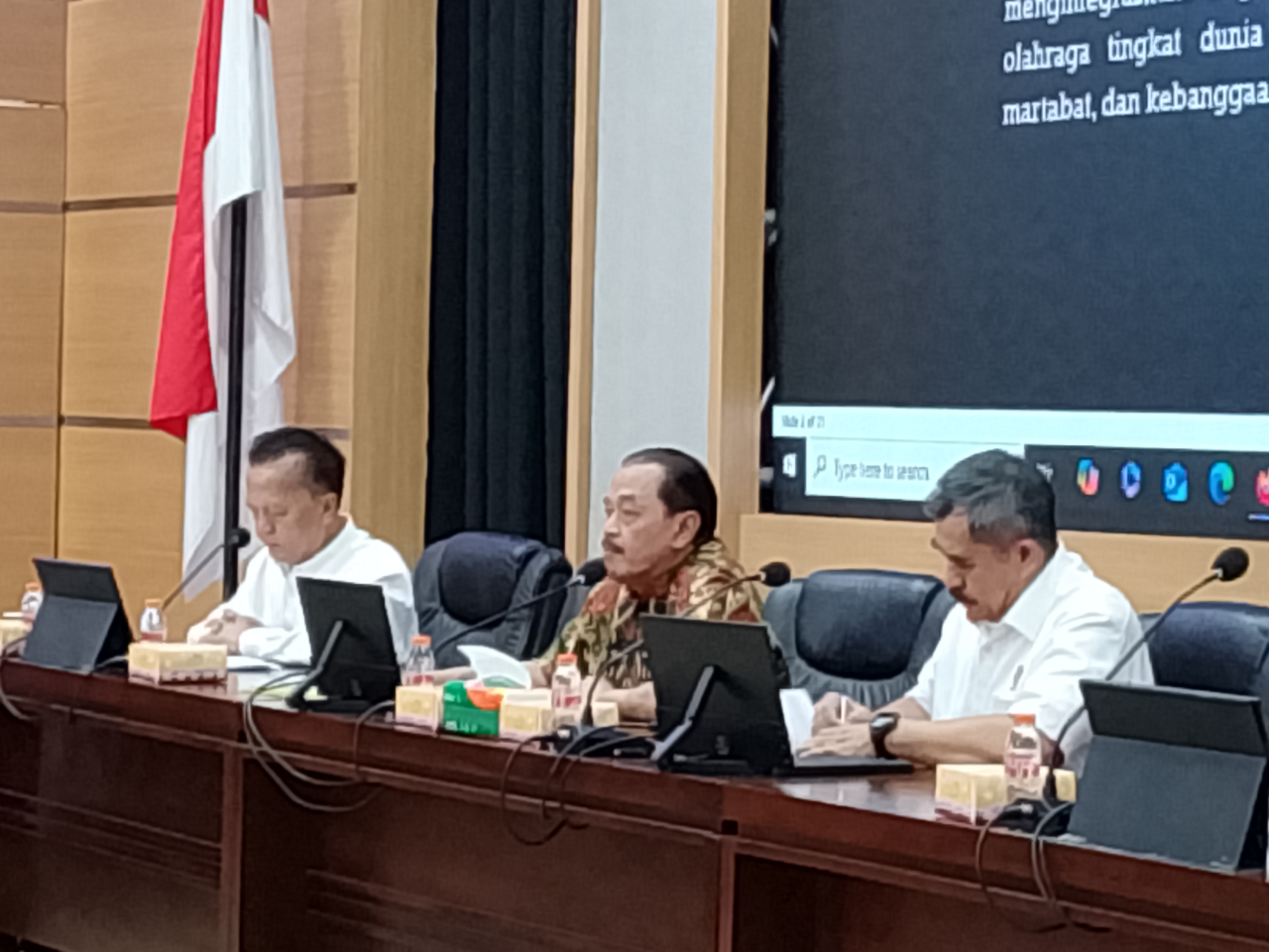 Mantan Ketua Umum KONI Jatim, Erlangga Satriagung mengungkap sejumlah kebobrokan penyelanggaraan Pekan Olahraga Nasional (PON) dalam Seminar Olahraga bertema “Evaluasi PON, Gengsi Atau Prestasi?” yang digelar SIWO PWI Pusat di Bandung, Kamis (12/12/2024).
