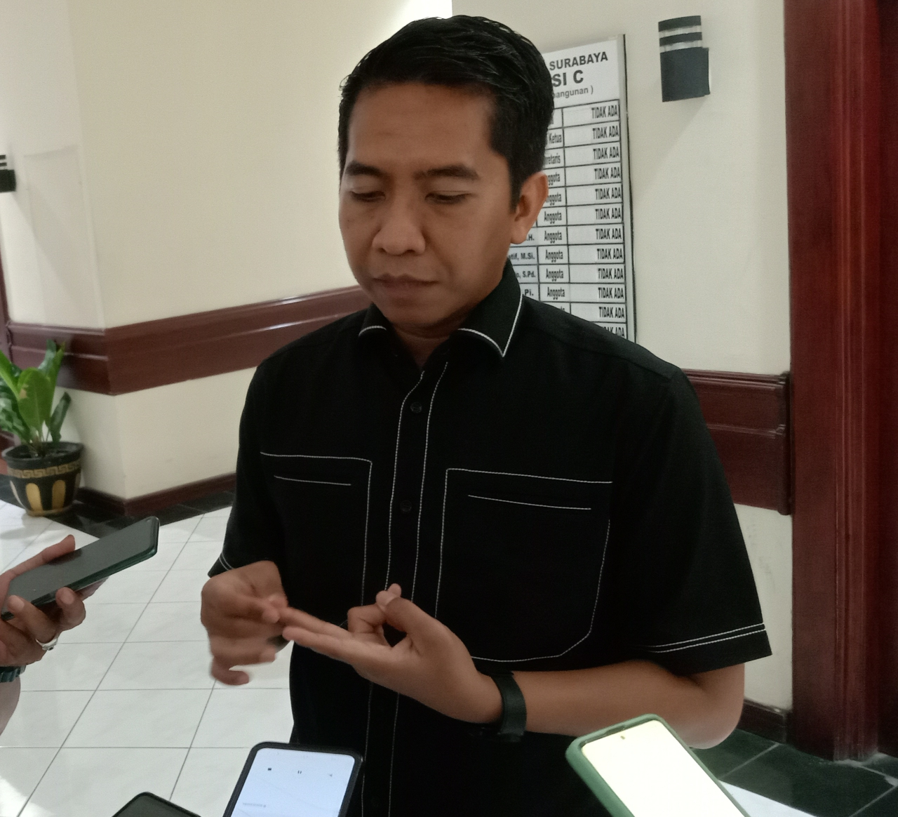 Pembahasan Pembentukan Rencana Bisnis Yayasan Kas Pembangunan (YKP) oleh Komisi C DPRD Surabaya.