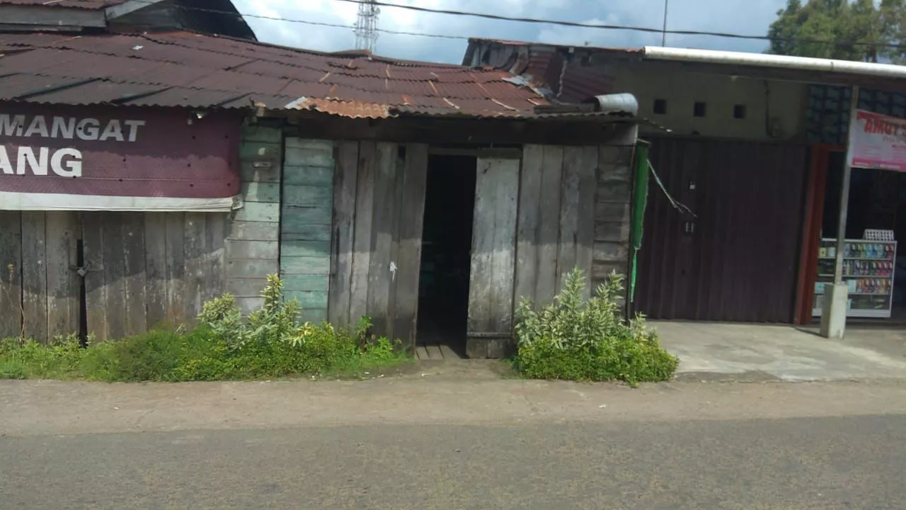 Sambut Tahun Baru, Srikandi PLN Wujudkan Rumah Impian Warga Desa Kuala Dua-Kalbar