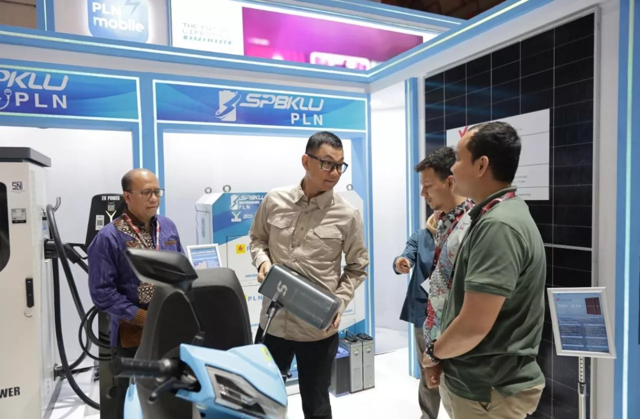 Jelang Ramadhan PLN Catat Rekor Baru! Ribuan Transaksi EV di IIMS 2025