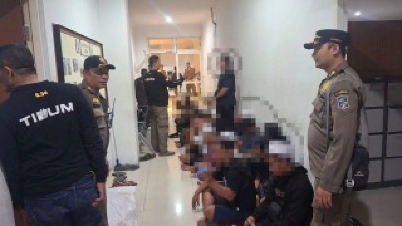 Pemkot Surabaya Amankan 38 Orang saat Pesta Miras