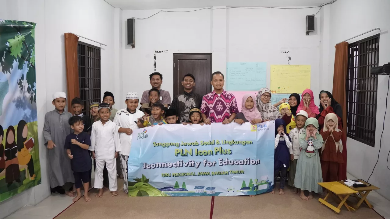 PLN Icon Plus Perkuat Komitmen Sosial, Bantu Pendidikan & Kesejahteraan Santri dan Yatim di Kota Surabaya