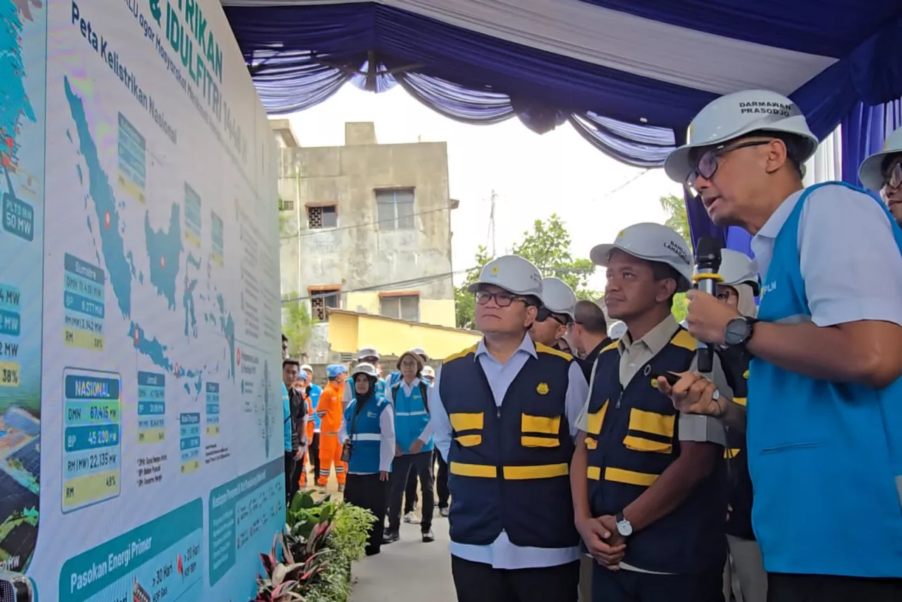 Lawatan ke Banjarmasin, Menteri Bahlil Pastikan Listrik PLN Aman Layani Idulfitri