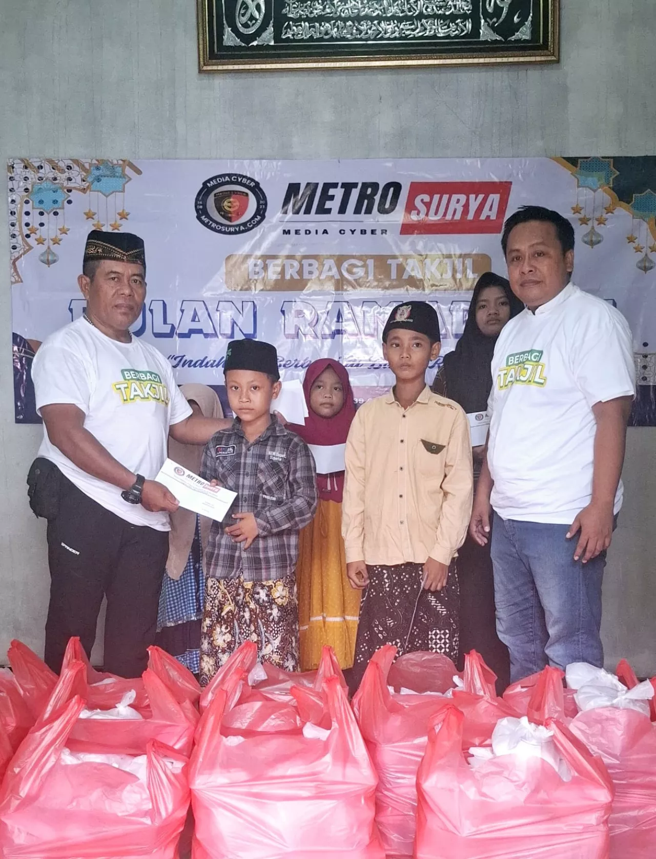 Ramadan Penuh Berkah, Insan Pers Berbagi Takjil dan Santuni Anak Yatim