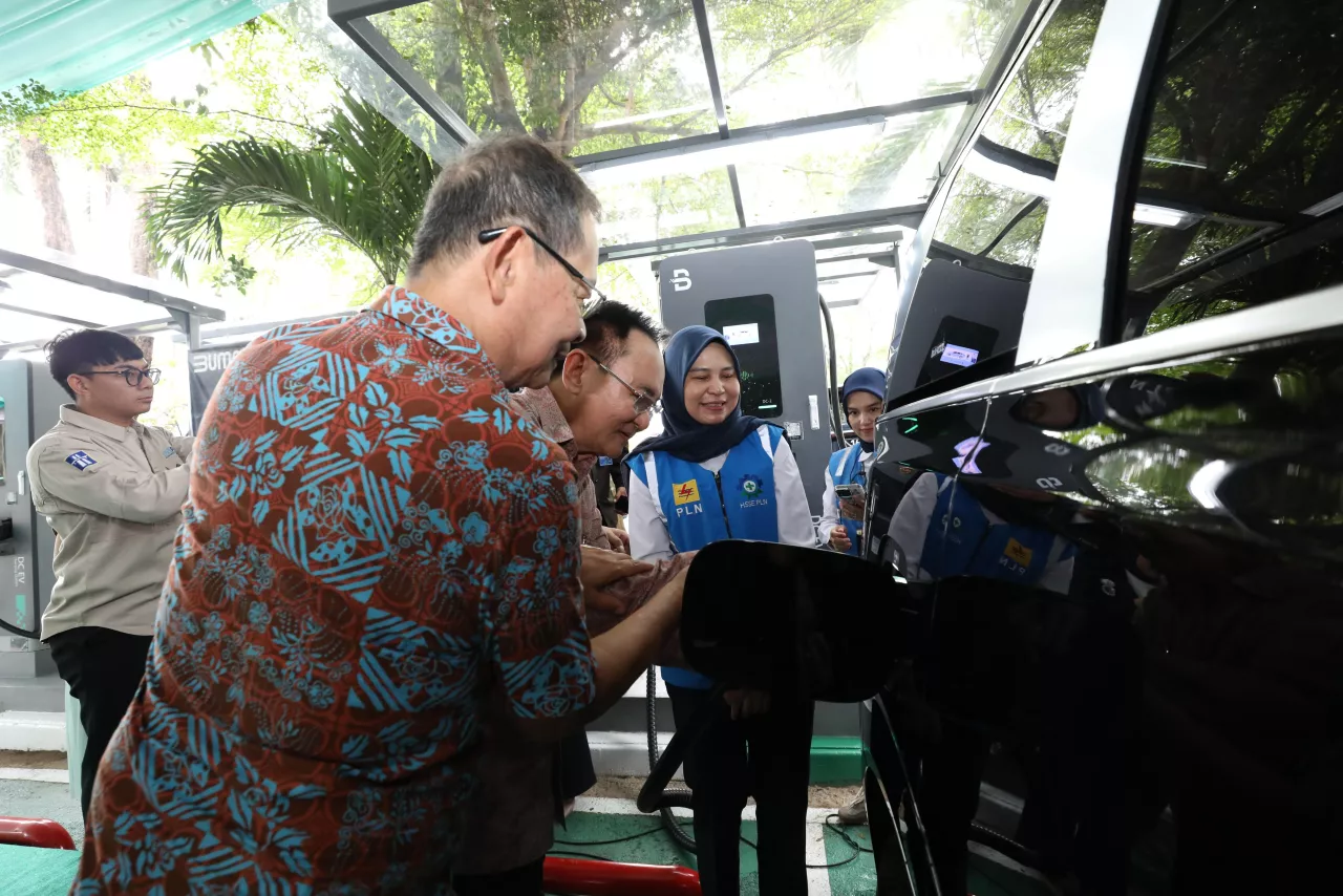 Pertama di Indonesia, PLN Resmikan SPKLU Center di Rest Area 38B Tol Jagorawi, Siap Layani Pemudik Idulfitri