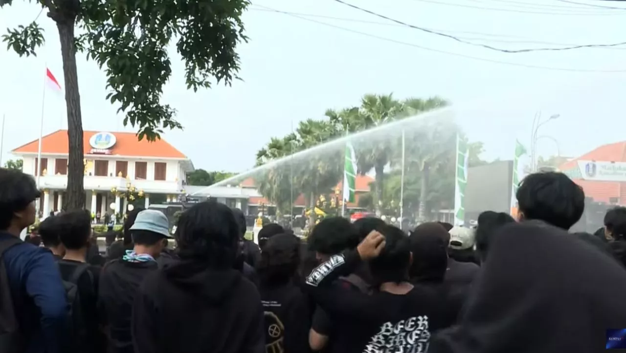 Jurnalis Rama Indra Laporkan Dugaan Kekerasan Aparat Saat Demo UU TNI ke Polda Jatim