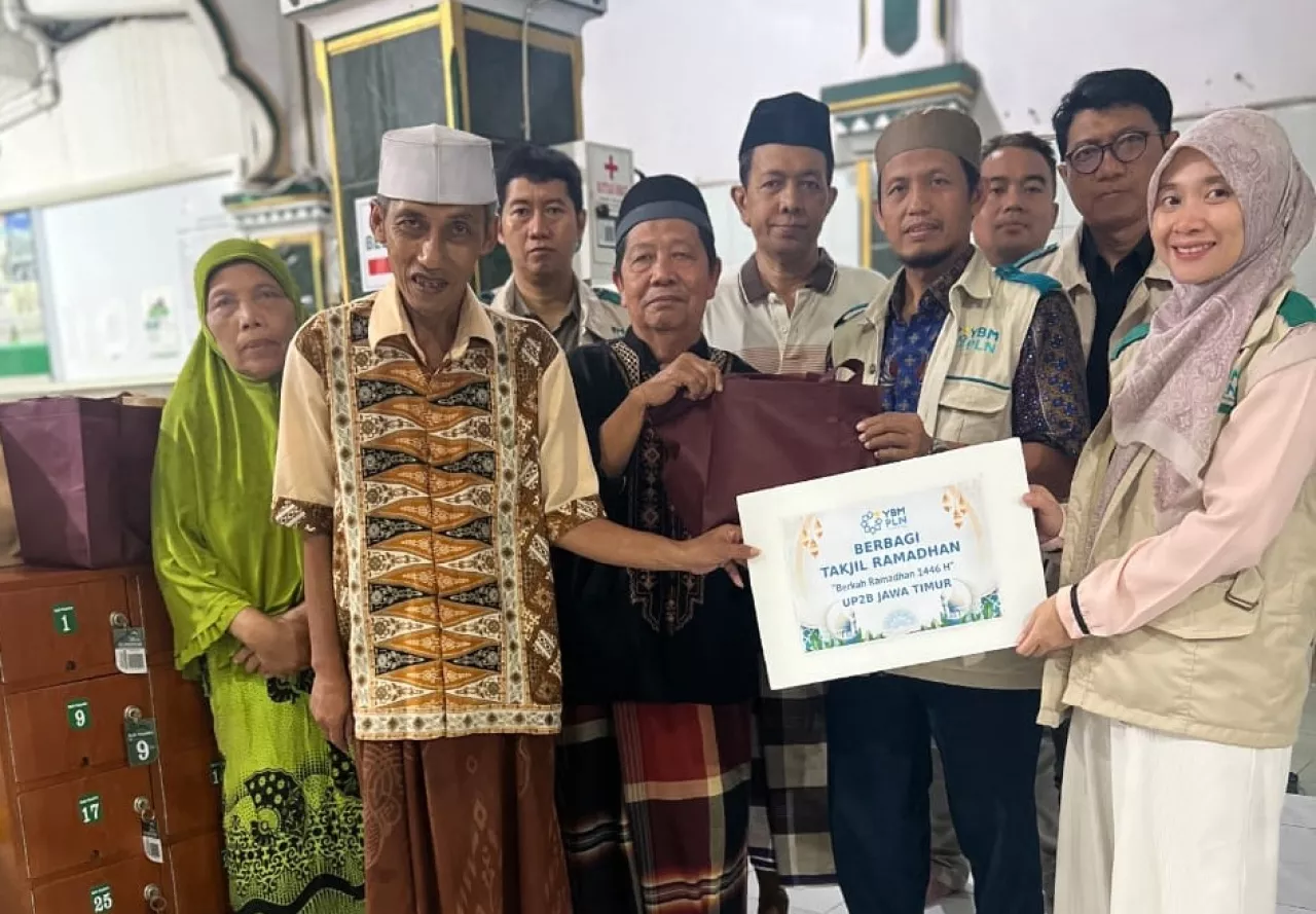 YBM PLN UP2B Jawa Timur Tebar Kebaikan Ramadhan: Hadiah Ceria Untuk Yatim Dhuafa