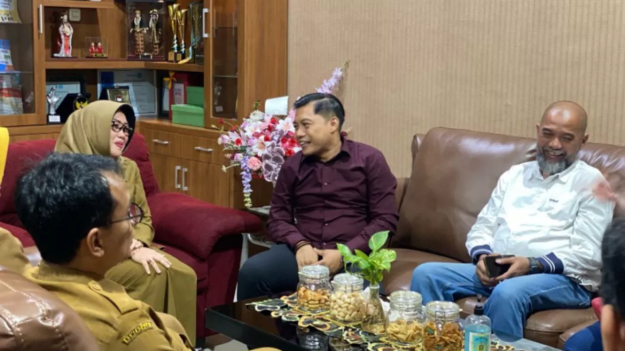 Komisi D DPRD Kota Surabaya Sidak ke SMPN 1 Surabaya, Abdul Ghoni Pastikan Wisuda Tanpa Pungutan