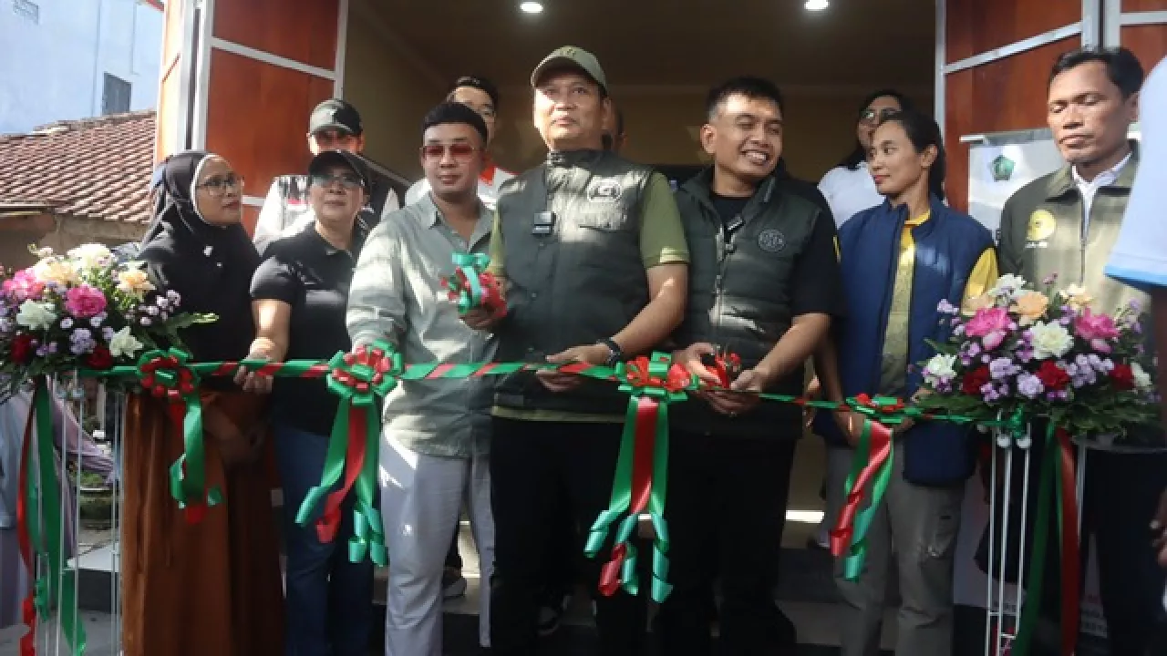 Capaian 100 hari kerja Bang Ipat, Jembrana kembali salurkan Bedah Warung Harmoni