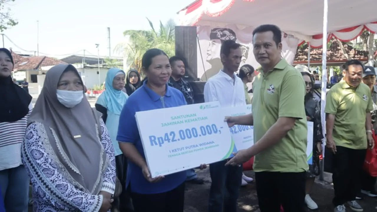 Hari buruh di Jembrana diperingati dengan Kegiatan Sosial