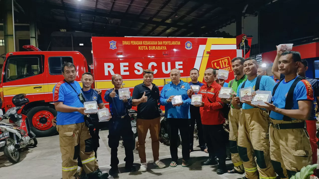 4.000 Paket Daging Kurban dari Cak YeBe, Wartawan hingga Petugas Damkar Dapat Bagian