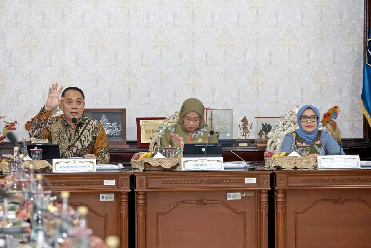 Walikota Eri Paparkan Capaian Pembamgunan Surabaya pada Menpan-RB