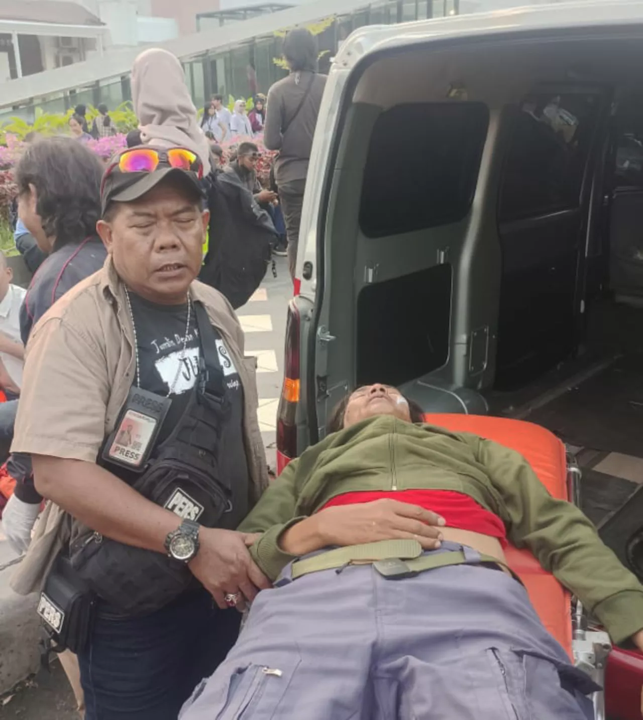 Jurnalis Surabaya Jadi Korban Saat Demo Ricuh di Depan Grahadi