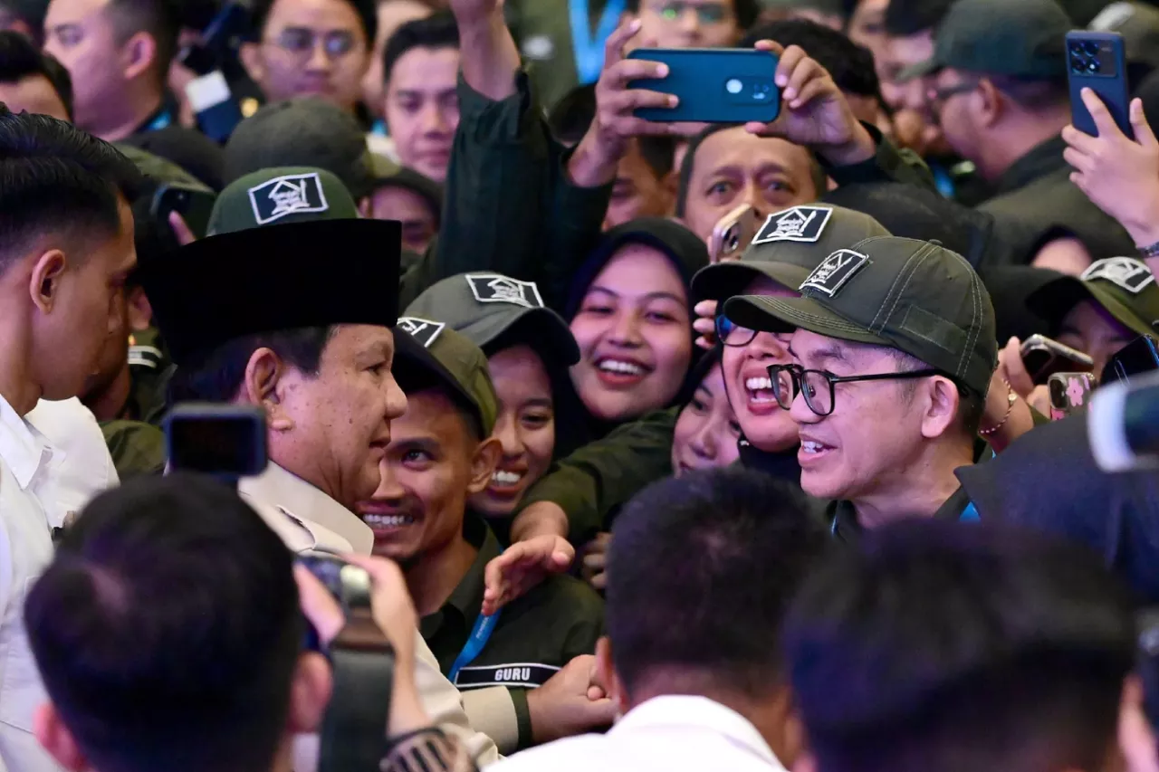 Presiden Prabowo Apresiasi Guru dan Kepala Sekolah Rakyat sebagai Garda Terdepan Pendidikan