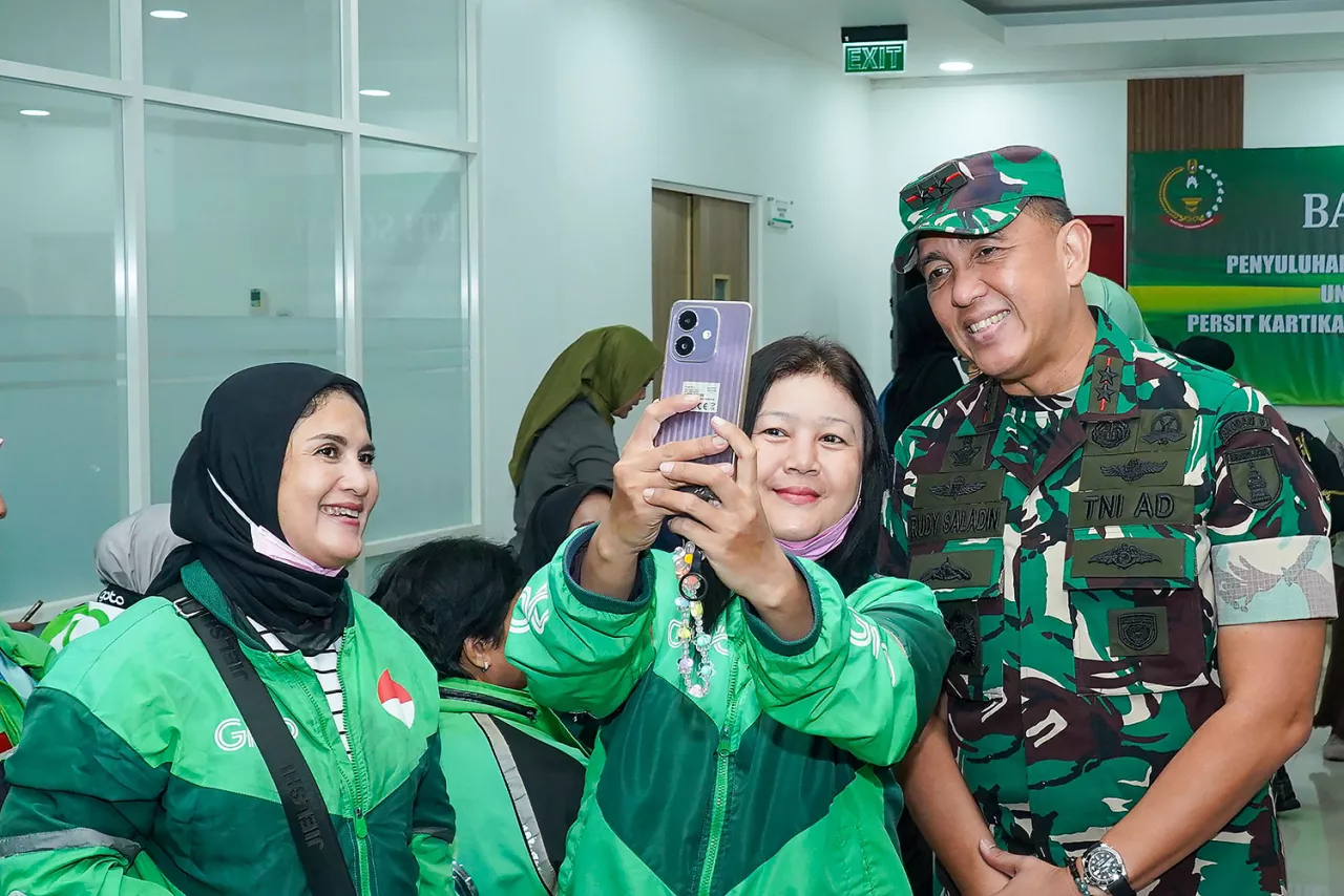 Kisah Ojol Perempuan Surabaya  yang Hampir Tidak Punya Waktu untuk Sehat