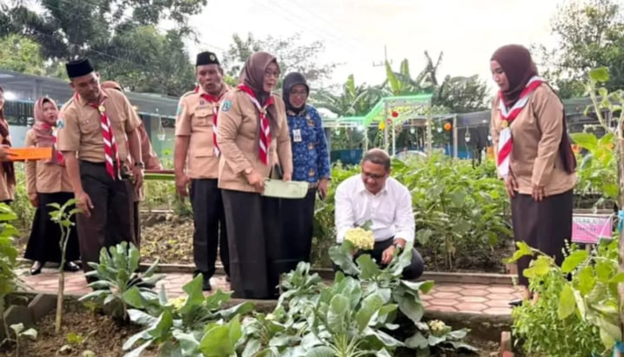 Program “School Food Care” Hadir di SMAN 1 Rengel Tuban: Wujudkan Sekolah Sehat dan Mandiri Pangan