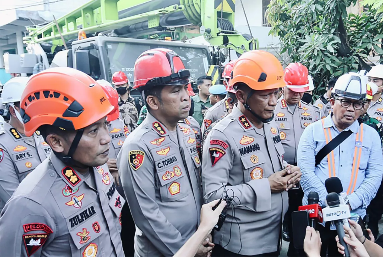 Kapolda Jatim Sebut 58 Orang Belum Ditemukan pada Reruntuhan Musala Pondok Al Khoziny