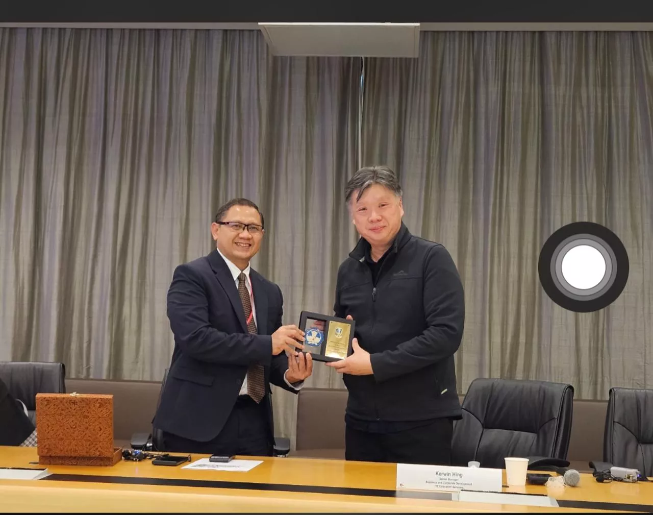 Khofifah Didampingi Kadisdik Bahas Transformasi Pendidikan di Singapura