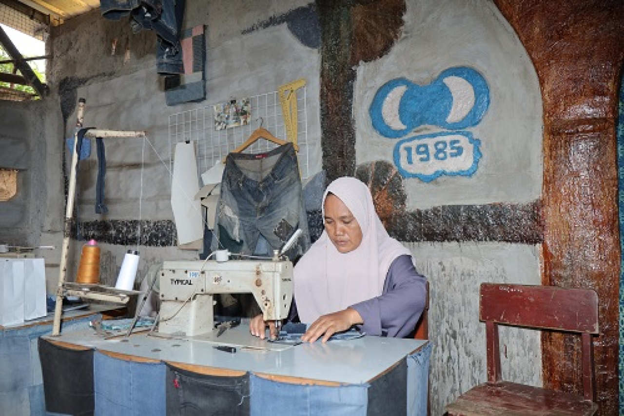 Nasabah PNM Mekaar, Jejak Perjuangan Bu Aan Memberdayakan Komunitas Lewat Daur Ulang