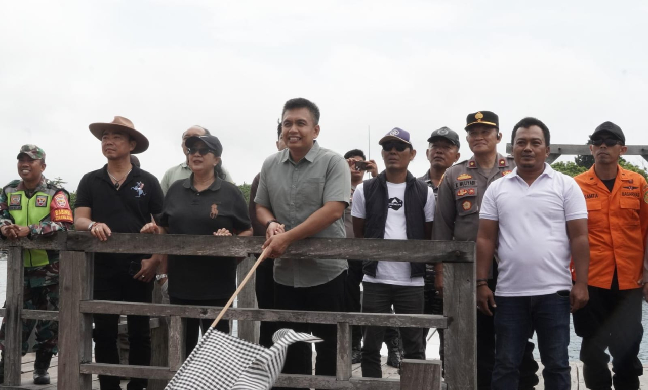 Wabup Ipat Buka Lomba Perahu Layar di Teluk Gilimanuk