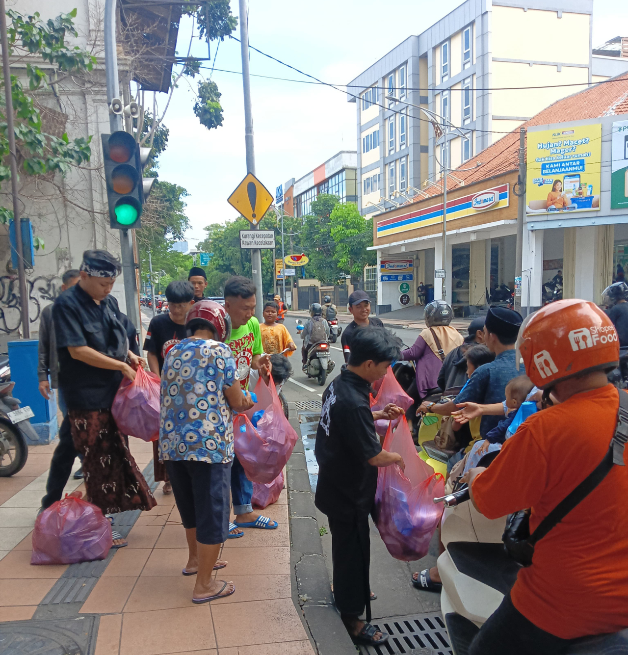 Keterangan Foto: Logo Komunitas MENDEM BATANDOS SURABAYA (Menungso Edan Nanging Den Eling Moho Kuoso). Mendem bukan berarti komunitas yang suka bermabuk-mabukan, tetapi suatu komunitas yang suka akan cinta damai. bukan musuh yang kami cari, tapi saudara(k