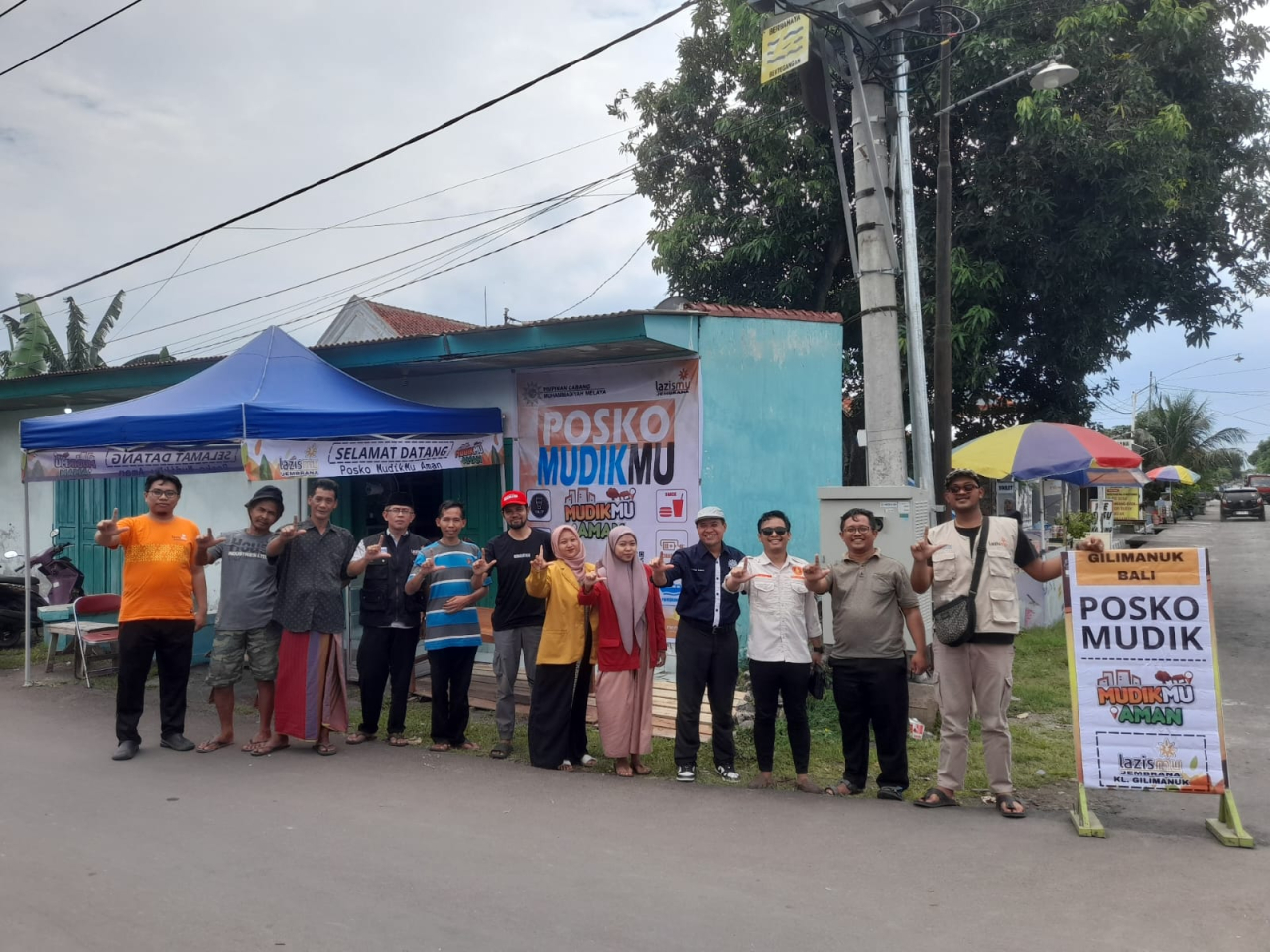 POSKO MUDIK: Ketua PD Muhammadiyah Edi Susilo Bersama Sekretaris PD Muhammadiyah Jembrana Indro Saptono Meninjau Langsung Kesiapan Pslosko Mudik 2025 di Pelabuhan Gilimanuk Minggu 23/03/2025